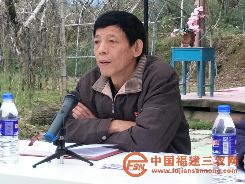 省派龙岩驻村干部领队曾国强作讲话.jpg