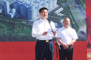 福建省发改委党组成员、一级巡视员，省粮储局党组书记、局长孙建平致辞。蔡晨辉摄