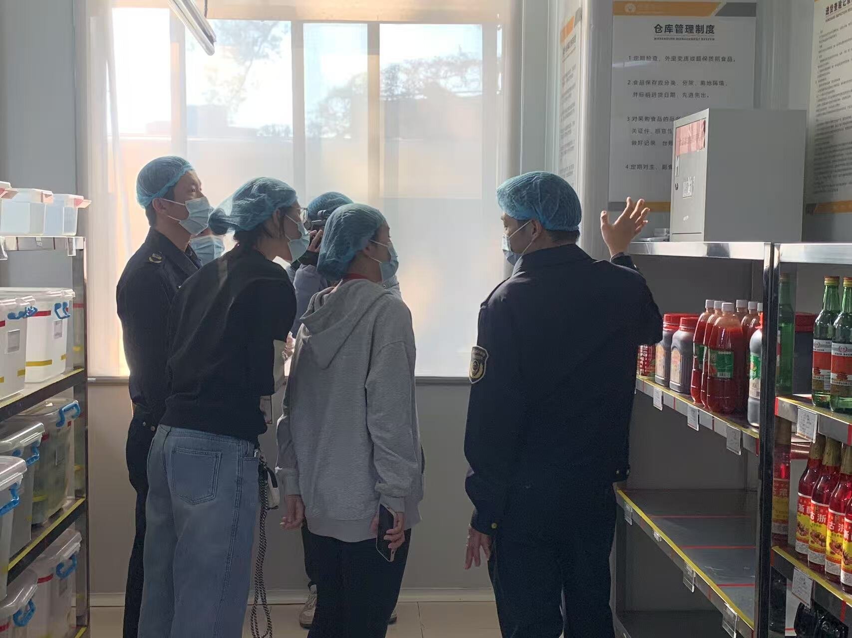 校园食堂.jpg